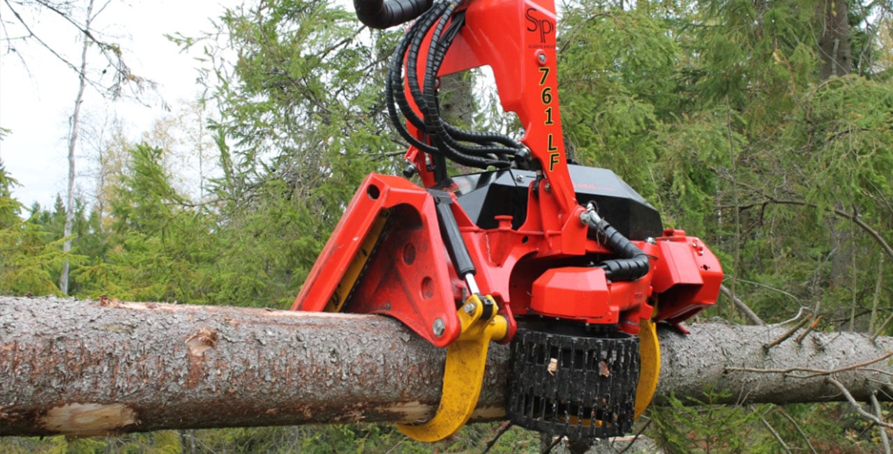SP 761 LF top saw holding large spruce 2